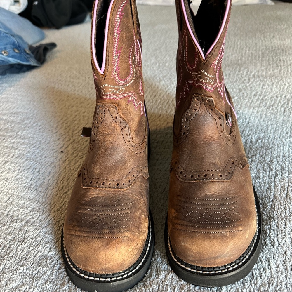Women’s Justin steel toe work boots size 8.5 m